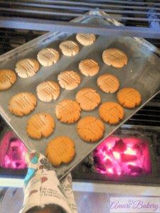 Cookies baking in a Cookswell Oven