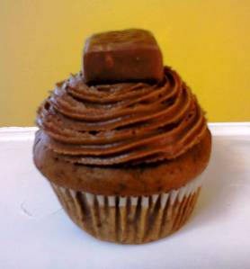 04381-singledbccupcake