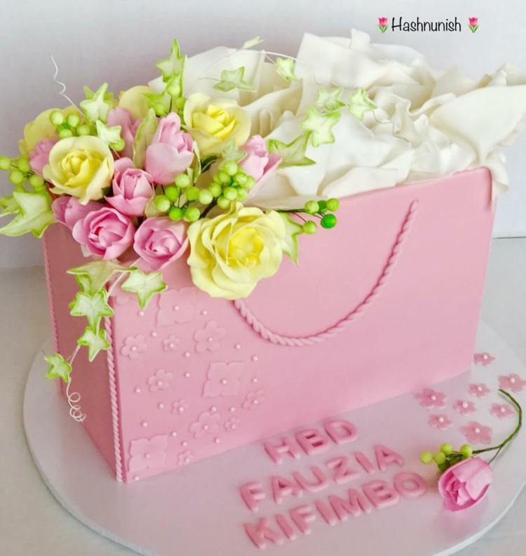 Pink Purse by Hashnunish of Custom Cakes by Hash