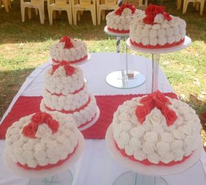 Roses Wedding Cake by Cate - Mos Bakes and Pastries