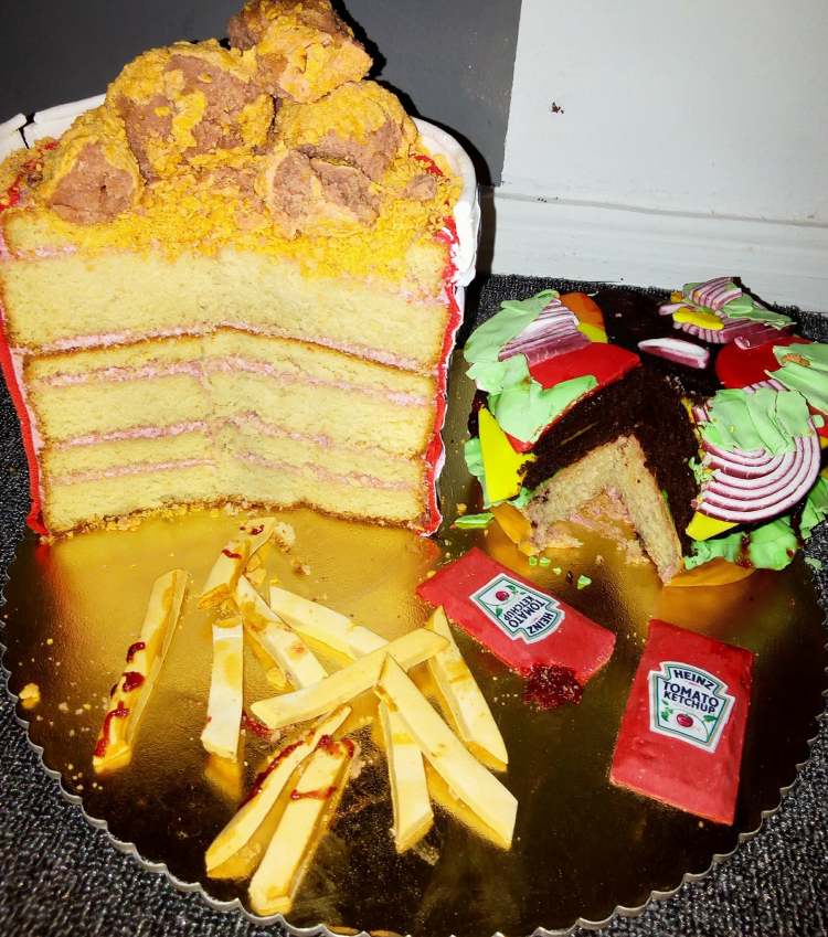 TamTams Burger cake Sliced